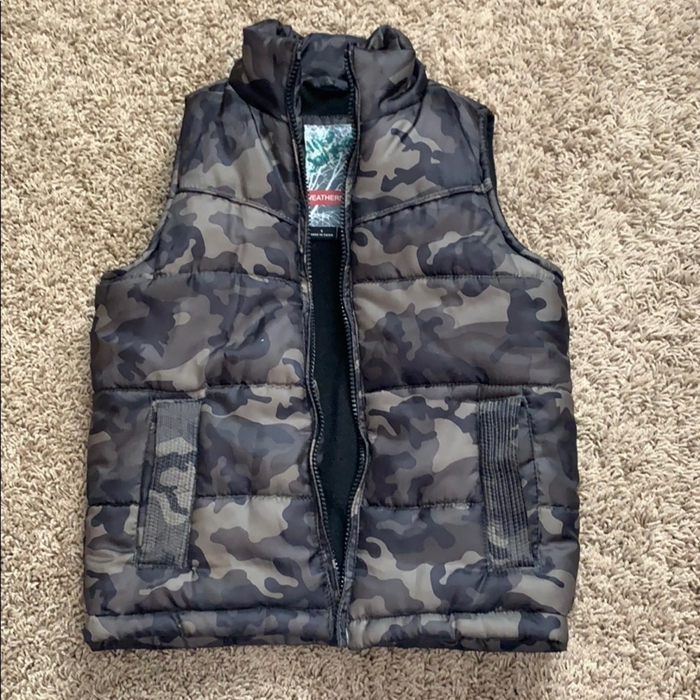 Boys camo puffer vest